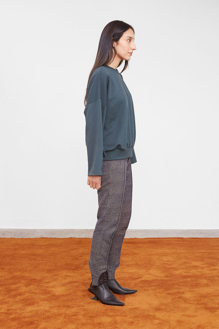 Bhaane nightgreen aisle seat sweatshirt