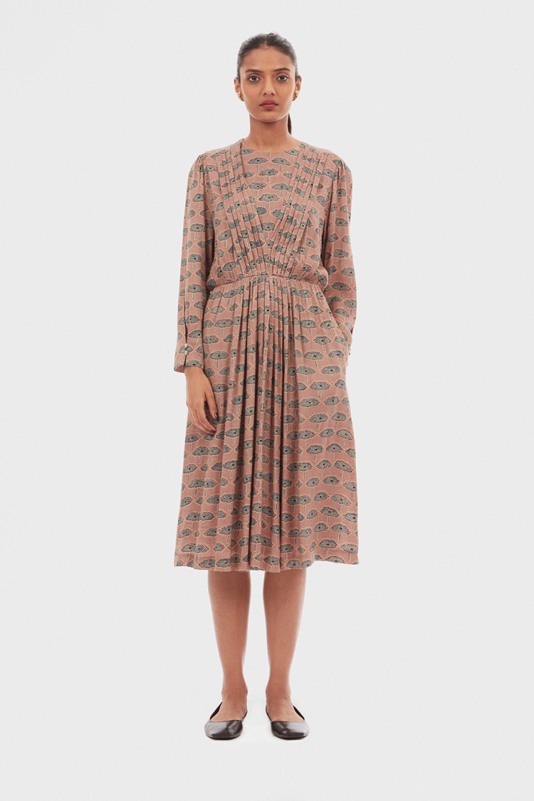 Bhaane puritsu neat midi dress