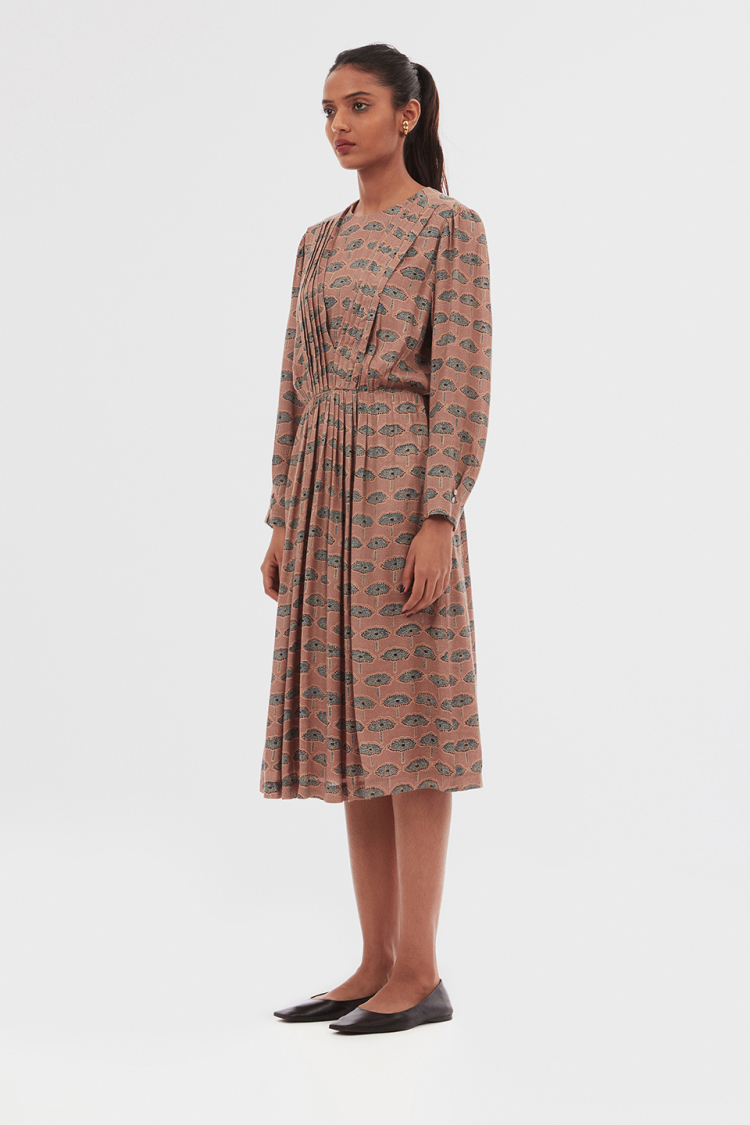 Bhaane puritsu neat midi dress