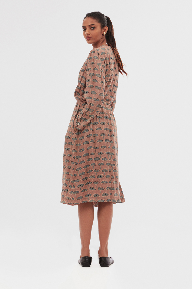 Bhaane puritsu neat midi dress