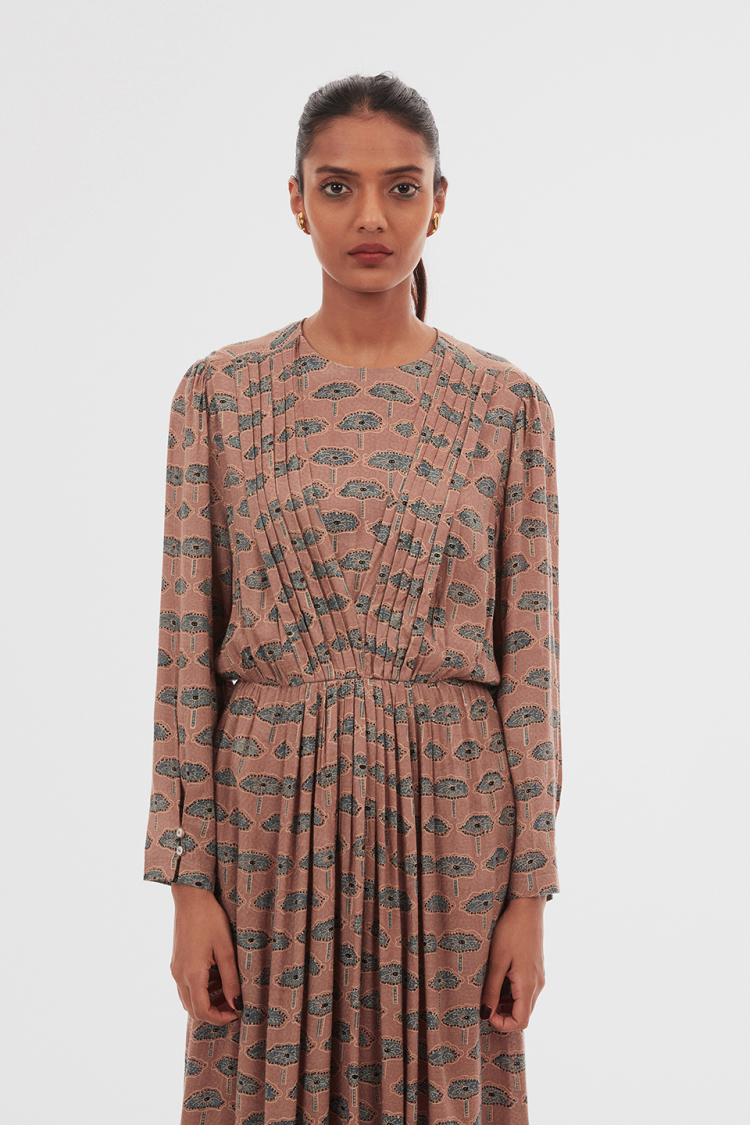 Bhaane puritsu neat midi dress