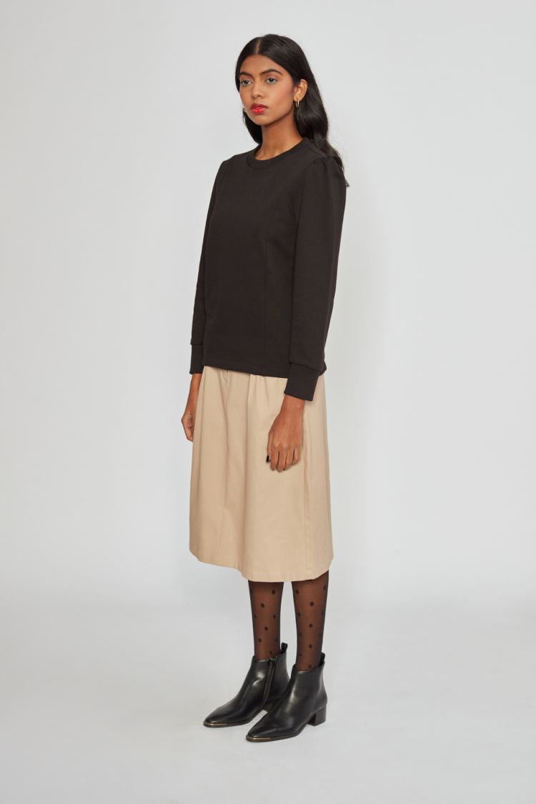 Bhaane black play top