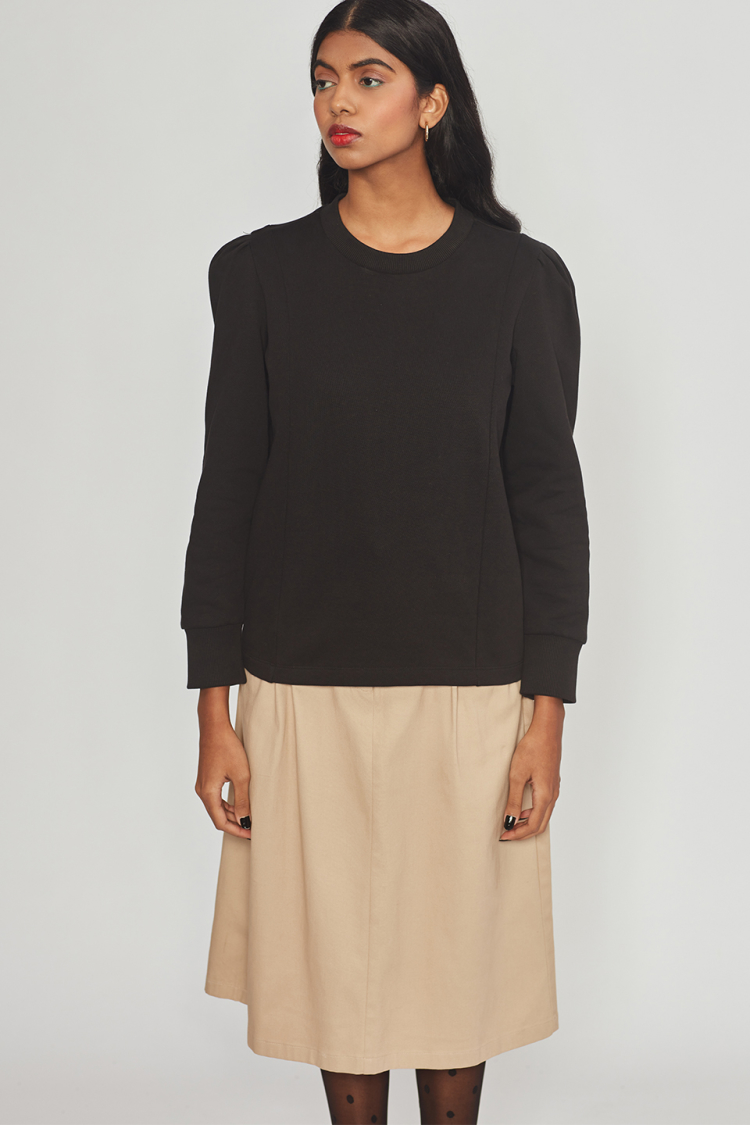 Bhaane black play top